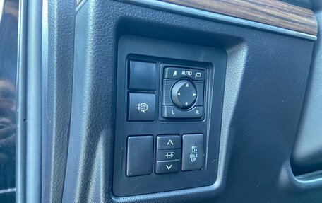 Toyota Land Cruiser Prado 150 рестайлинг 2, 2018 год, 4 490 000 рублей, 21 фотография