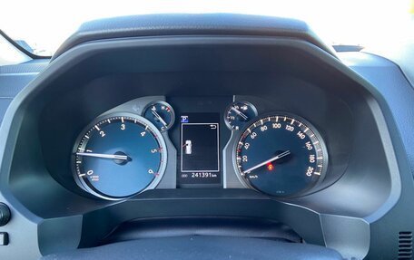 Toyota Land Cruiser Prado 150 рестайлинг 2, 2018 год, 4 490 000 рублей, 22 фотография