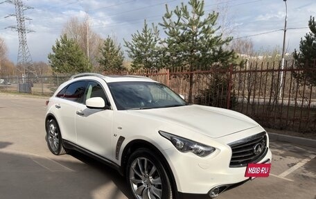 Infiniti QX70, 2015 год, 3 150 000 рублей, 8 фотография
