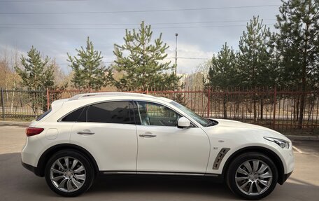 Infiniti QX70, 2015 год, 3 150 000 рублей, 13 фотография