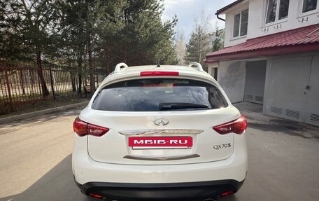 Infiniti QX70, 2015 год, 3 150 000 рублей, 14 фотография