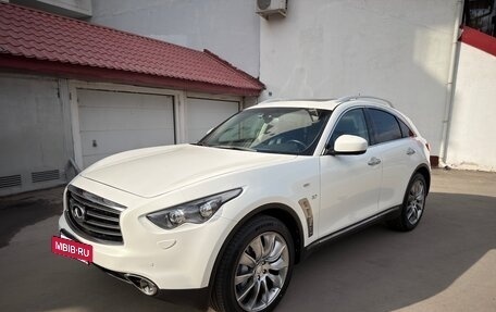Infiniti QX70, 2015 год, 3 150 000 рублей, 16 фотография