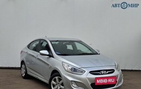 Hyundai Solaris II рестайлинг, 2013 год, 800 000 рублей, 3 фотография