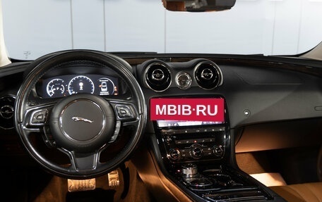 Jaguar XJ IV (X351), 2017 год, 2 825 000 рублей, 6 фотография