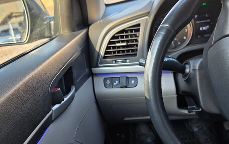 Hyundai Elantra VI рестайлинг, 2016 год, 1 000 000 рублей, 8 фотография