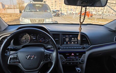 Hyundai Elantra VI рестайлинг, 2016 год, 1 000 000 рублей, 9 фотография