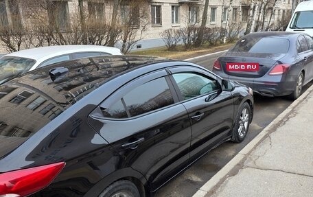 Hyundai Elantra VI рестайлинг, 2016 год, 1 000 000 рублей, 3 фотография