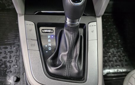 Hyundai Elantra VI рестайлинг, 2016 год, 1 000 000 рублей, 18 фотография