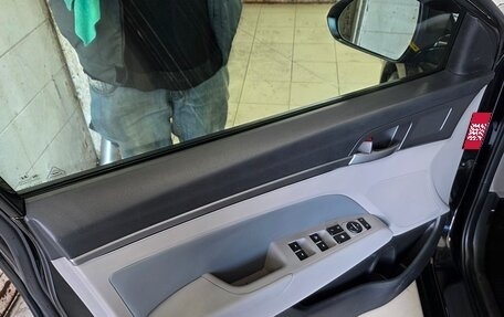 Hyundai Elantra VI рестайлинг, 2016 год, 1 000 000 рублей, 20 фотография