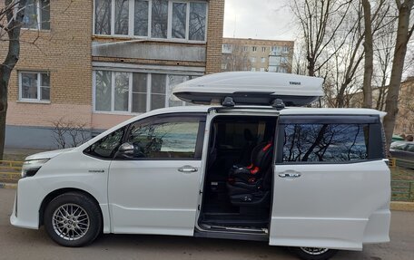 Toyota Voxy III, 2019 год, 2 699 000 рублей, 9 фотография