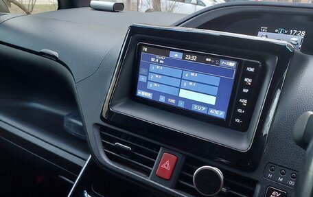 Toyota Voxy III, 2019 год, 2 699 000 рублей, 21 фотография