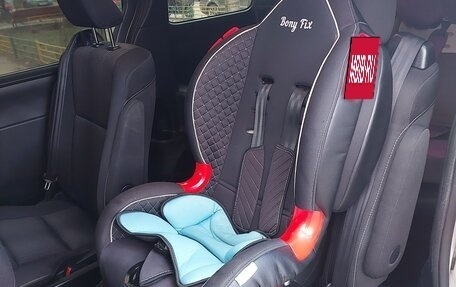 Toyota Voxy III, 2019 год, 2 699 000 рублей, 18 фотография