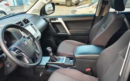 Toyota Land Cruiser Prado 150 рестайлинг 2, 2018 год, 4 500 000 рублей, 11 фотография