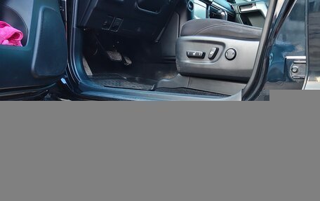 Toyota Land Cruiser Prado 150 рестайлинг 2, 2018 год, 4 500 000 рублей, 17 фотография