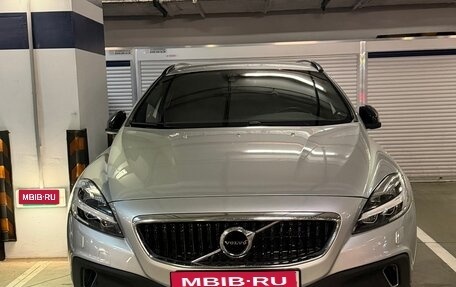Volvo V40 Cross Country I, 2018 год, 2 300 000 рублей, 1 фотография