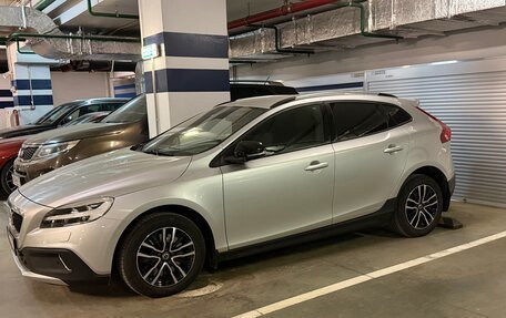 Volvo V40 Cross Country I, 2018 год, 2 300 000 рублей, 2 фотография