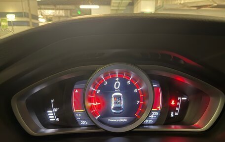 Volvo V40 Cross Country I, 2018 год, 2 300 000 рублей, 5 фотография