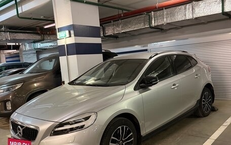 Volvo V40 Cross Country I, 2018 год, 2 300 000 рублей, 10 фотография