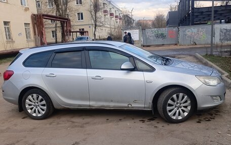 Opel Astra J, 2011 год, 580 000 рублей, 2 фотография