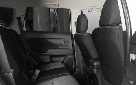 Mitsubishi Outlander III рестайлинг 3, 2018 год, 2 158 000 рублей, 8 фотография