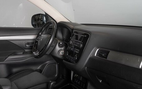 Mitsubishi Outlander III рестайлинг 3, 2018 год, 2 158 000 рублей, 7 фотография