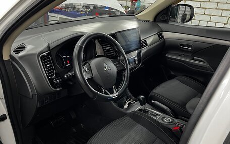 Mitsubishi Outlander III рестайлинг 3, 2015 год, 1 900 000 рублей, 5 фотография