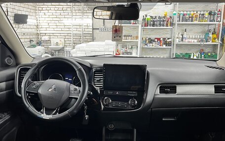 Mitsubishi Outlander III рестайлинг 3, 2015 год, 1 900 000 рублей, 6 фотография