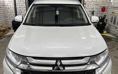 Mitsubishi Outlander III рестайлинг 3, 2015 год, 1 900 000 рублей, 3 фотография