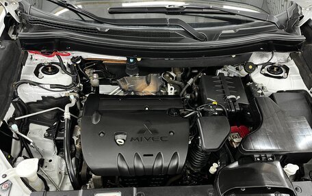 Mitsubishi Outlander III рестайлинг 3, 2015 год, 1 900 000 рублей, 11 фотография