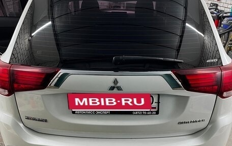 Mitsubishi Outlander III рестайлинг 3, 2015 год, 1 900 000 рублей, 4 фотография