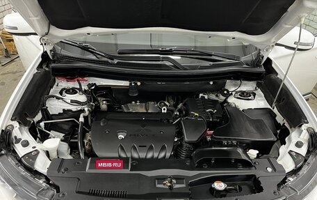 Mitsubishi Outlander III рестайлинг 3, 2015 год, 1 900 000 рублей, 10 фотография