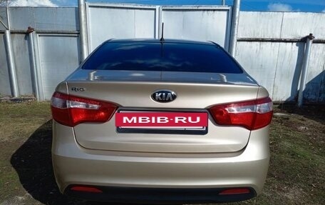 KIA Rio III рестайлинг, 2013 год, 1 337 000 рублей, 2 фотография