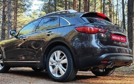Infiniti QX70, 2014 год, 2 200 000 рублей, 16 фотография