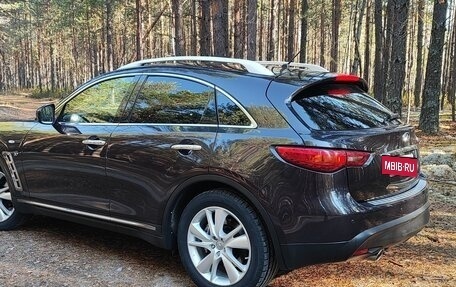 Infiniti QX70, 2014 год, 2 200 000 рублей, 18 фотография