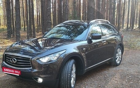Infiniti QX70, 2014 год, 2 200 000 рублей, 19 фотография