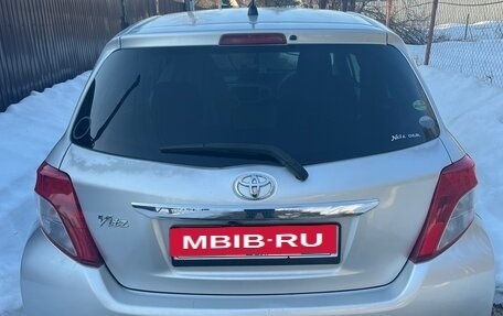 Toyota Vitz, 2013 год, 710 000 рублей, 2 фотография
