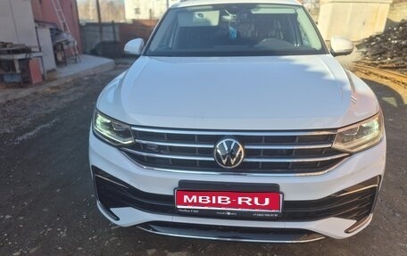 Volkswagen Tiguan II, 2023 год, 4 640 000 рублей, 1 фотография