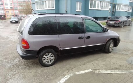 Chrysler Voyager III, 1999 год, 190 000 рублей, 2 фотография