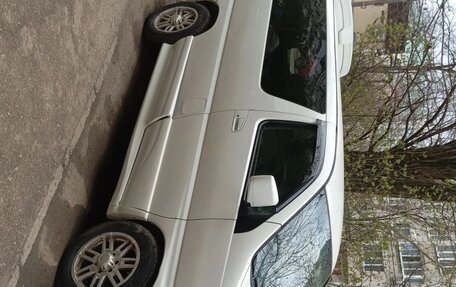 Nissan Elgrand I, 2001 год, 699 000 рублей, 3 фотография