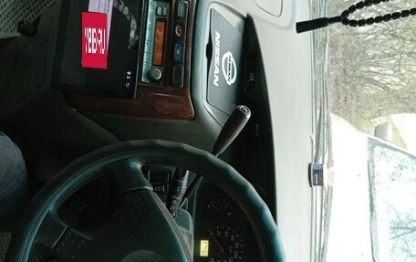 Nissan Elgrand I, 2001 год, 699 000 рублей, 2 фотография