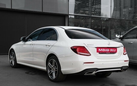 Mercedes-Benz E-Класс, 2020 год, 4 150 000 рублей, 6 фотография