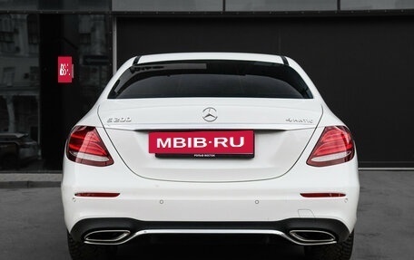 Mercedes-Benz E-Класс, 2020 год, 4 150 000 рублей, 5 фотография