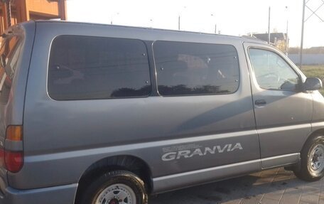 Toyota Granvia, 1998 год, 955 555 рублей, 3 фотография