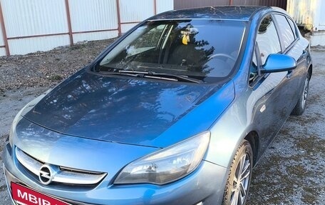Opel Astra J, 2013 год, 560 000 рублей, 2 фотография