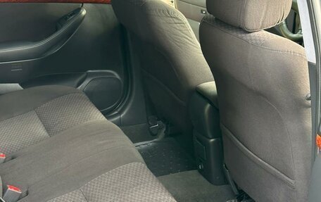 Toyota Avensis III рестайлинг, 2004 год, 700 000 рублей, 6 фотография