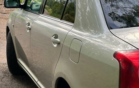 Toyota Avensis III рестайлинг, 2004 год, 700 000 рублей, 3 фотография