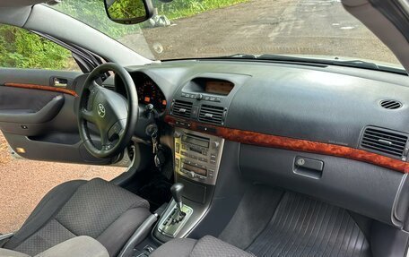 Toyota Avensis III рестайлинг, 2004 год, 700 000 рублей, 5 фотография