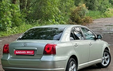 Toyota Avensis III рестайлинг, 2004 год, 700 000 рублей, 2 фотография