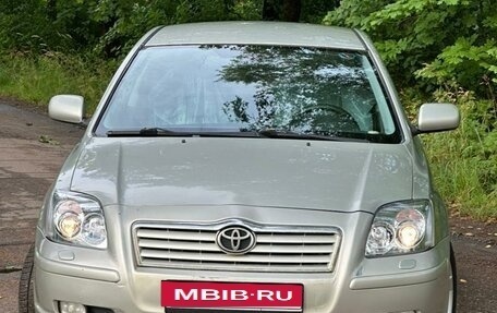 Toyota Avensis III рестайлинг, 2004 год, 700 000 рублей, 8 фотография