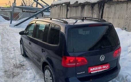 Volkswagen Touran III, 2012 год, 970 000 рублей, 4 фотография